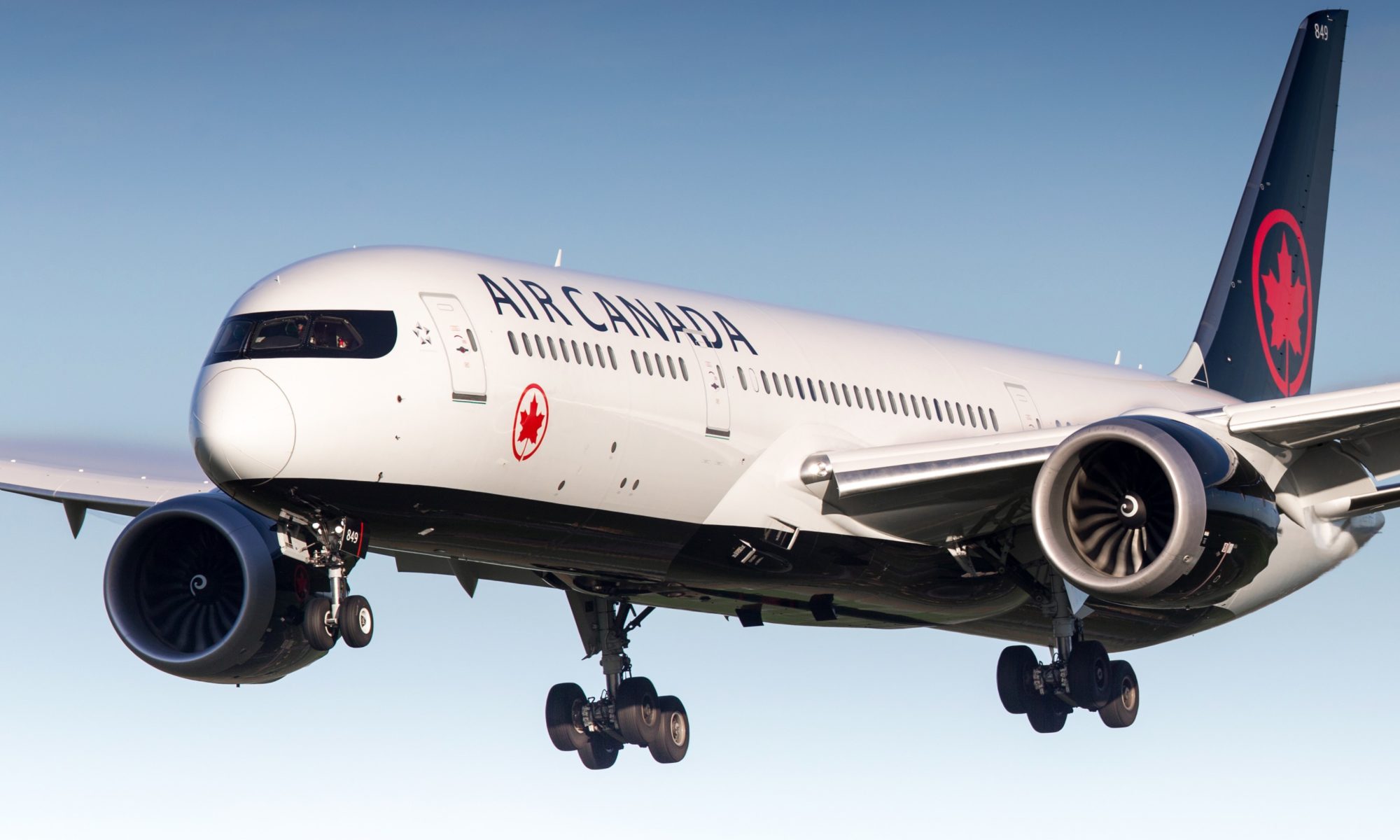 Alerta! Avionul care zboară în cerc deasupra Madridului va ateriza la 20.15, ora României! Imagini filmate de pasageri în zbor. VIDEO live