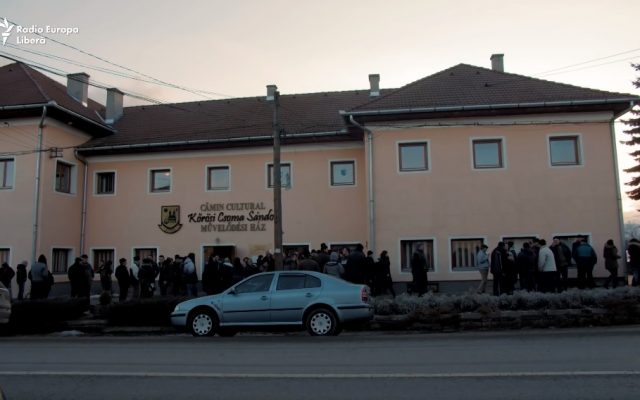 VIDEO. Ura a învins: Proprietarul brutăriei din Ditrău își cere scuze și promite să-i mute pe srilankezi din procesul de producție a pâinii