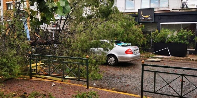 Meteo: Trei răniți în Neo Heraklion – O femeie în vârstă de 69 de ani în secția de terapie intensivă