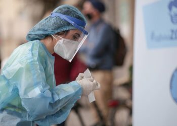 Coronavirus: EODY a anunțat 1.044 cazuri noi – 121 de decese, 600 pacienţi la terapie intensivă