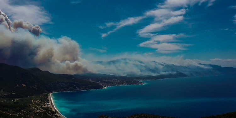 Grecia: Peste 20.000 de hectare de pădure au ars în Schinos Corint