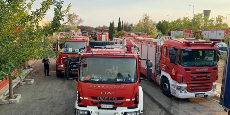 A șasea zi de infern în Grecia. Pompierii români luptă cu flăcările pe insula Evia