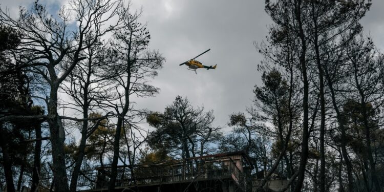 Coșmarul incendiilor revine în Grecia, dar există și întâmplări care dau speranță: O biserică a rămas neatinsă, deși totul e ars în jur