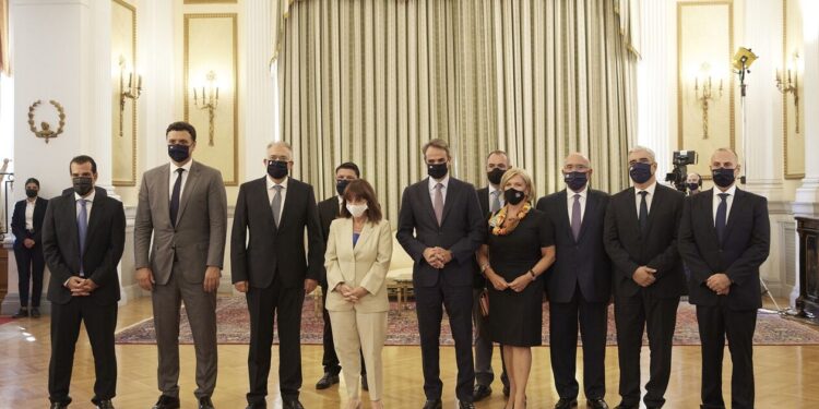 Remaniere: Noua componență a guvernului Mitsotakis – Cei care pleacă, cei care rămân