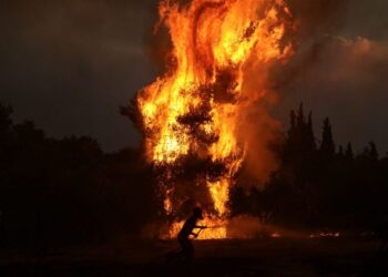 De ce arde sudul Europei: patru explicații despre ce se întâmplă și ce urmează