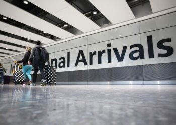 Companiile aeriene se angajează să ramburseze pasagerilor, în timp util, biletele pentru zborurile anulate