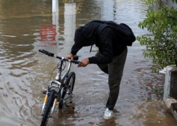 Vremea rea ​​”Ballos”: drumuri inundate în Attica, unde traficul a fost oprit (VIDEO)