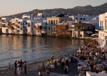 Grecia relaxează restricțiile și în localuri se va putea dansa din nou. Aproape două treimi din populație este vaccinată