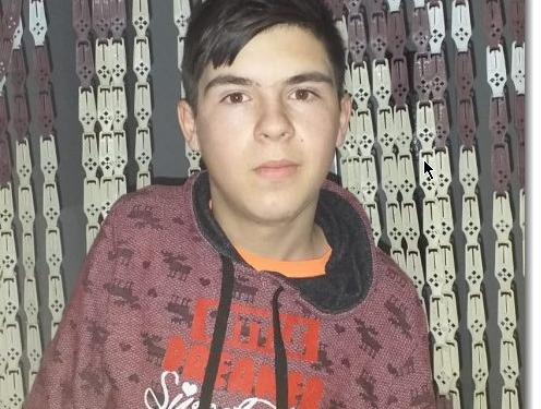 Durere fără margini! Florin, un băiat de doar 17 ani, are nevoie de 23.000 de euro pentru a putea merge din nou