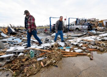 GALERIE FOTO „O tragedie de neimaginat”. America, zguduită de imaginile dezastrului lăsat în urmă de zeci de tornade ucigașe