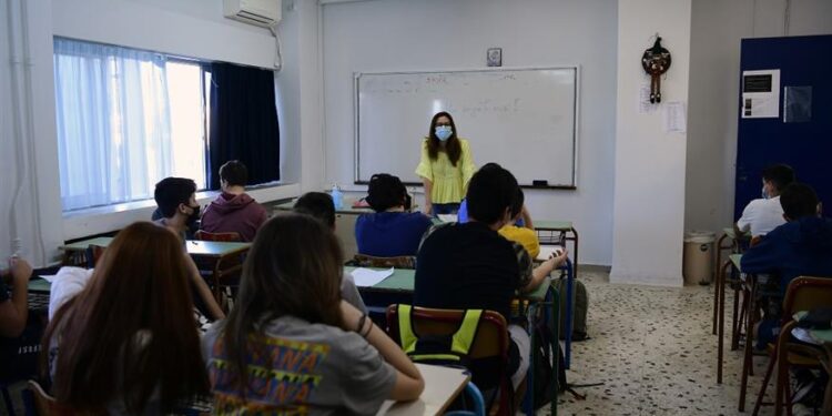 Grecia: Până luni depunerea Cererii-Declarație de participare la Examenele naționale 2022 ale ΓΕΛ și ΕΠΑΛ