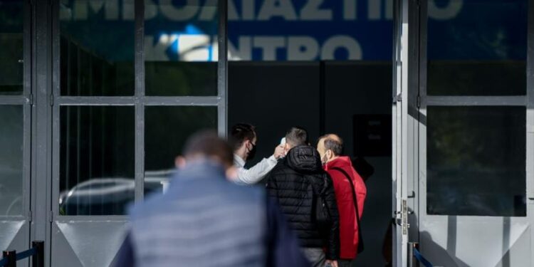 Coronavirus: De astăzi Vaccinarea este obligatorie pentru grecii în vârstă de peste 60 de ani