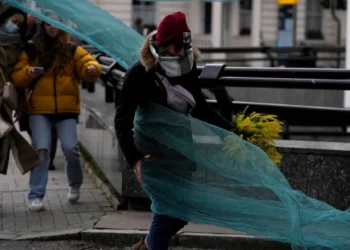 Furtuna Eunice a lovit Marea Britanie: Acoperișul O2 Arena din Londra s-a prăbușit (VIDEO)