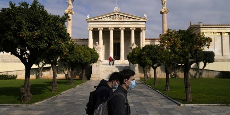 Coronavirus: Amenda pentru cei peste 60 de ani nevaccinati va fi suspendată din 15 aprilie – Ce a spus Plevris