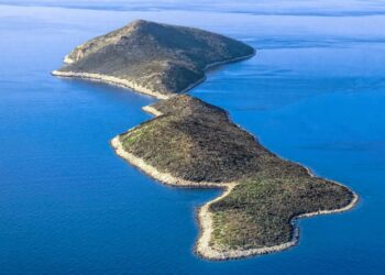 Grecia scoate la licitație Insula Makri pornind de la aproape 4 milioane de euro