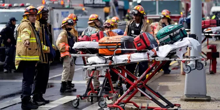 New York: Video din momentul atacului la metrou – 16 răniți, atacatorul a fugit