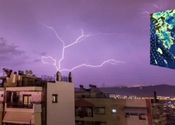 Vremea: sosește un val de ploaie abundentă – Unde și când vor „lovi” ploile [hartă]