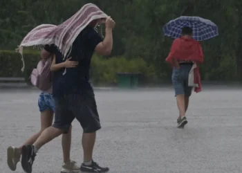 Meteo: Vremea rea ​​lovește Attica – Ploaie abundentă și grindină