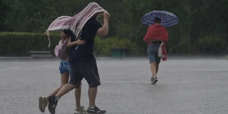 Meteo: Vremea rea lovește Attica – Ploaie abundentă și grindină