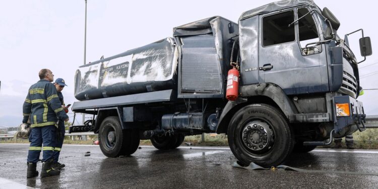 Incendiu la o cisternă cu 7 tone de GPL în Kakia Skala – Atena-Corint închisă