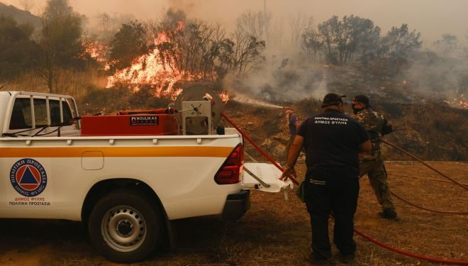 Iadul de foc din Attica – Imagini înfiorătoare de la incendiul din Parnitha