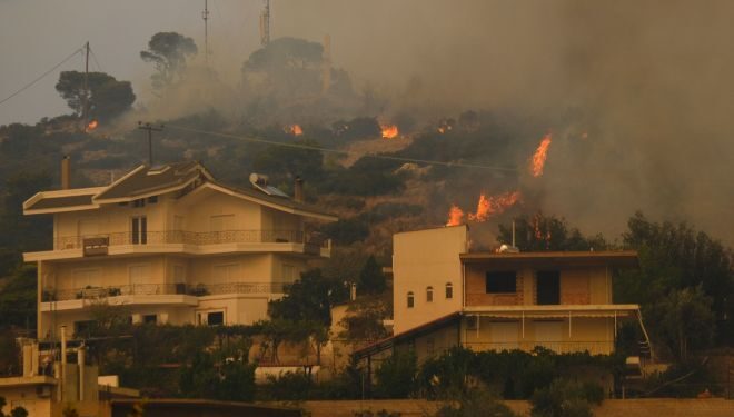 Iadul de foc din Attica – Imagini înfiorătoare de la incendiul din Parnitha