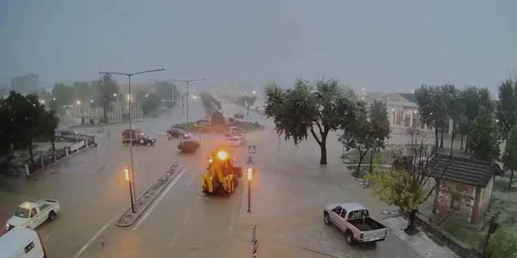 Vreme rea Elias: Mesaj de la 112 pentru interzicerea circulației din ordinul Poliției în Volos