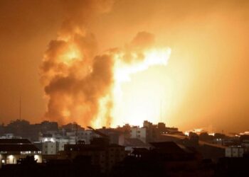 Israel și Hamas în război – Netanyahu promite răzbunare – Taie curentul electric, alimentele și pregătește un atac terestru asupra Gaza