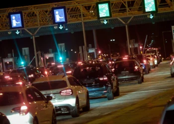 Blocaj mare de trafic pe drumul Atena-Lamia din cauza unui accident rutier – Întârzieri semnificative