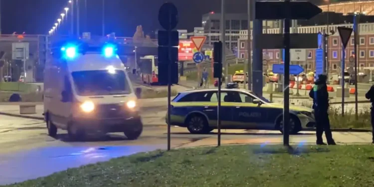 Un tată înarmat își ține ostatică fiica de 4 ani pe aeroportul din Hamburg (video)