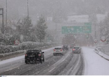 Vreme rea: Reglementări rutiere de urgență ale EL.AS – Lanțuri obligatorii pe mașini începând de luni seară