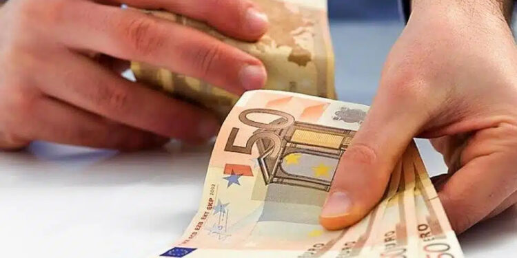 Vă privește: Noua indemnizație de urgență de 200 de euro – Când și cât veți primi