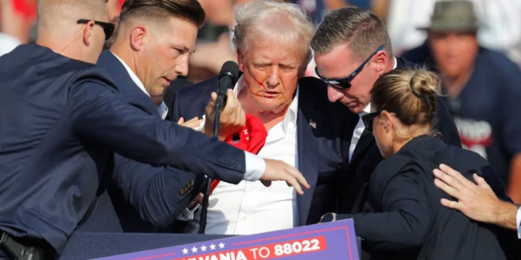 Tentativă de asasinare a lui Trump: Tehnologia arată că a scăpat la un centimetru – Vedeți video