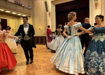 Comemorarea Bicentenarului Lord Byron la Atena: Poezie, Muzică și Dans în Cinstea Marelui Poet Romantic