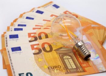 Războiul furnizorilor cu tarife fixe pentru facturile galbene și albastre