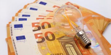 Războiul furnizorilor cu tarife fixe pentru facturile galbene și albastre