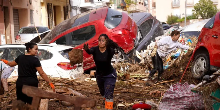 MAE anunță dispariția a cinci cetățeni români în urma inundațiilor severe din Spania