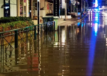 Vreme severă în Grecia: Trafic îngreunat pe autostrada Atena-Corint și restricții pe bulevardul Poseidonos din cauza furtunii Elena