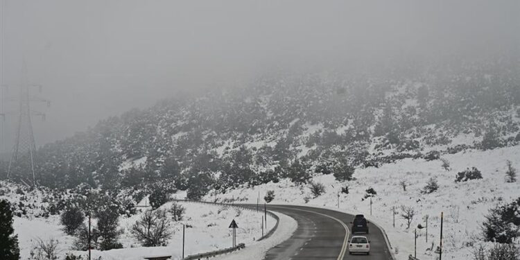 Vreme severă: Obligația de echipare cu lanțuri antiderapante și prognoza detaliată