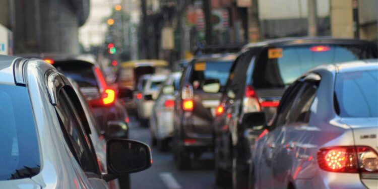 Trafic Blocat în Atena: Probleme Majore pe Kifisos și Întârzieri Pe Attiki Odos