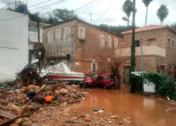 Kalamata: Distrugeri majore în zonele Kitriés – Drumul de coastă distrus, torentul a luat mașini (Foto Video)