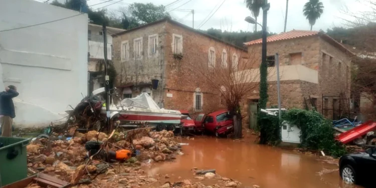Kalamata: Distrugeri majore în zonele Kitriés – Drumul de coastă distrus, torentul a luat mașini (Foto Video)