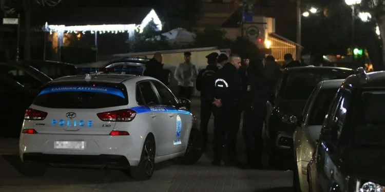 Alertă în Agios Dimitrios: Focuri de armă trase dintr-o motocicletă asupra unui autoturism