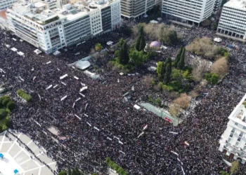 Proteste masive în Grecia pentru victimele de la Tempi: Piața Syntagma, centrul indignării naționale