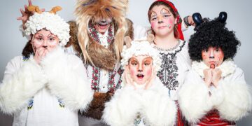 Carnaval grecesc cu personaje din poveștile românești