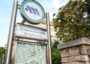 Incident la metroul din Atena: Bărbat salvat de pe șine – Stațiile Evangelismos și Megaro Mousikis rămân închise