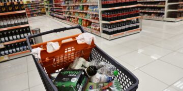 Supermarketurile din Grecia reduc prețurile
