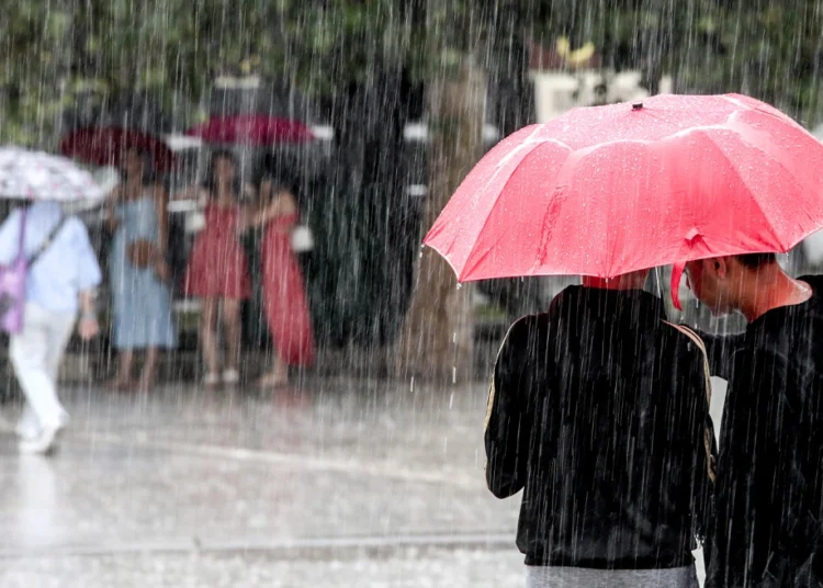 De marți revin ploile și furtunile